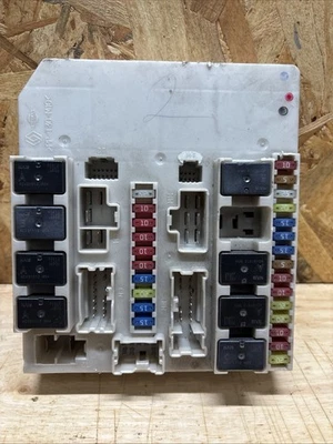 UPC 356231A bleu ROUGE noir Clio 3 Modus BSI BSM UCH BOITE A FUSIBLES clio3 - Photo 1/2