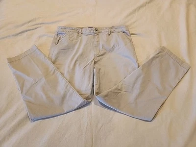 Chino corto Jones New York para mujer, talla 16 gris 5 bolsillos con bordado usado en excelente estado Foto 1 de 4