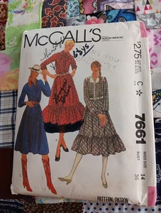 McCalls 7661 ungeschnittenes FF Misses Kleid + Schal. Größe 14, Oberweite 36, Vintage 1981 - Bild 1 von 5