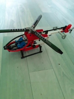 Lego technic 8046 2 en 1 Complet (pièces compté une à une) Avec boite et livret  - Photo 1/3