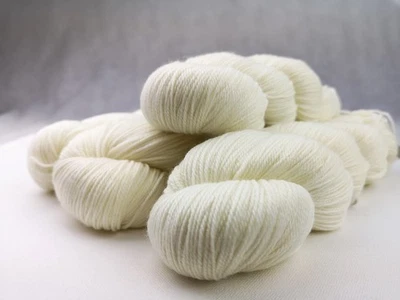 5 sks calcetín blanco crudo digitación peso hilo 75% lana merino 25 nylon Foto 1 de 2