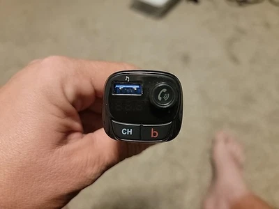 Transmisor FM Nulaxy Bluetooth 5.0 para Coche, QC3.0 y USB-C PD 20W Inalámbrico Foto 1 de 4