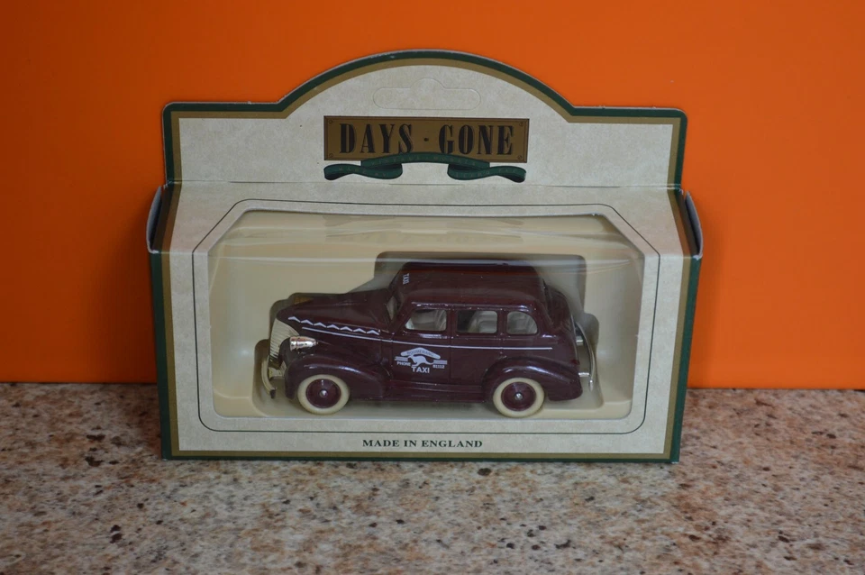 Lledo No 48009 - Diecast Model Of A 1939 Maroon Chevrolet Car - BOOMERANG TAXIS - Image 1 of 1