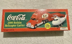 *ULTRA RARO* Portahelicópteros de vacaciones Coca-Cola 2000 con réplica de helicóptero '62 - Imagen 1 de 8
