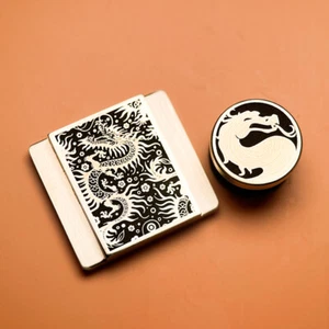 New Dragon Pattern Hot Shoe Cover Release Button Brass For Canon Nikon Fujifilm - Picture 1 of 8
