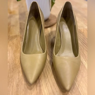 Vince Paris Leather Pumps Pointed Toe Kitten Heel Husk Beige Women’s 9 - Image 1 of 4
