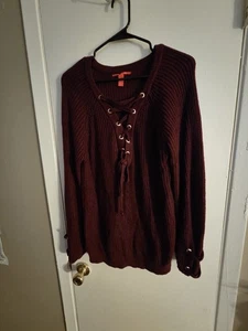 Suéter tejido con cable borgoña C&V Chelsea y violeta para mujer con cordones delanteros - Imagen 1 de 8