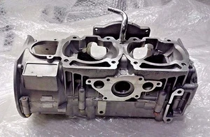 SKI-DOO *NEW* CRANKCASE 1998 SUMMIT 670X ROTAX 670 OEM# 420888017 - Picture 1 of 12