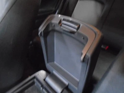 MAZDA 3   2017 Console Front 1526468 - Image 1 of 2