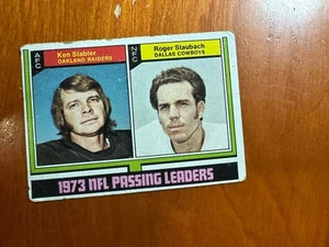 1974 Topps Passing Leaders Roger Staubach Ken Stabler #329 Salón de la fama Gd - Imagen 1 de 2