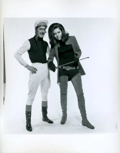 The Avengers Diana Rigg 8x10" Foto aus orig Negativ N2063 - Bild 1 von 1