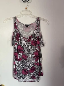 ROCK & REPUBLIC Women’s Rose Pattern Essential Tee - Picture 1 of 5