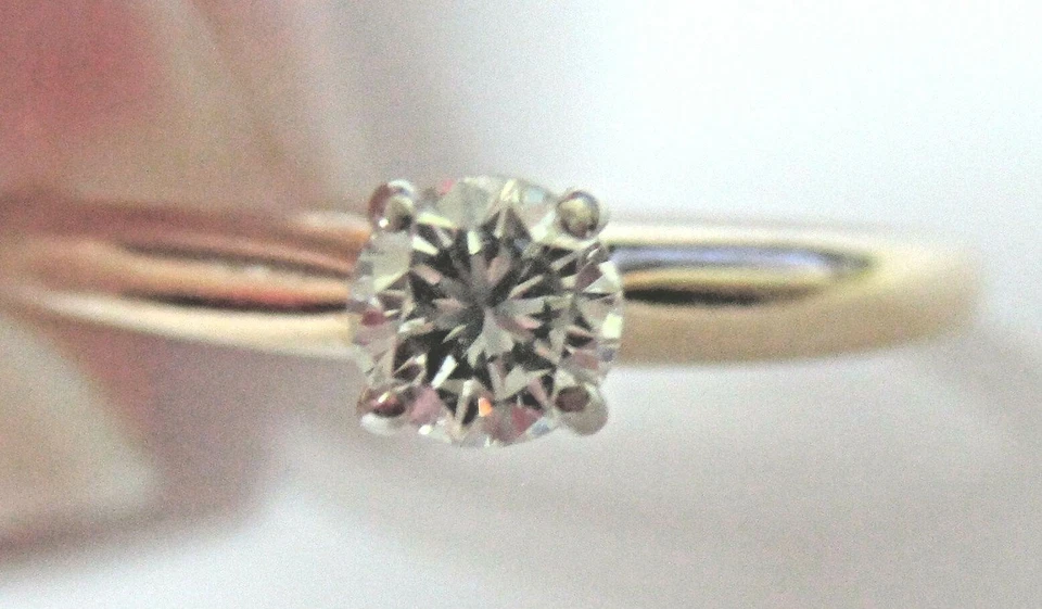 Classic 14K yellow GOLD ENGAGEMENT RING solitaire  0.30 ct natural diamond s5.5  - Image 1 of 4