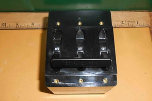 3X-AM1516 HEINEMANN 3 POLE CIRCUIT BREAKER 250V-50/60Hz NEW OLD STOCK - Picture 1 of 5