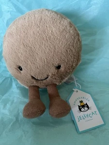 Jellycat Amuseables Mona Macaron - Bild 1 von 2