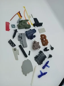 29 kleine Teile Zubehör von Micro Machines - Bild 1 von 7
