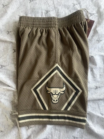 Mitchell & Ness Chicago Bulls Swingman Basketball Shorts - Size S - MSRP $100 Cover