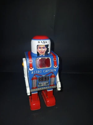 DAIYA TIN WIND UP  ASTRO CAPTAIN WALKING ROBOT TOY - Image 1 of 4