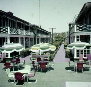 LC23-09 CONEY ISLAND MOTEL Original 2.25" Film Transparency NEW YORK CITY 1957 - Picture 1 of 1