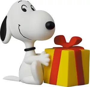 Peanuts - Gift Snoopy UDF Figure Series 15 by Medicom - Picture 1 of 3