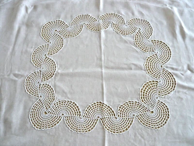 Oma's Tischdecke mit  Häkeleinsatz 200x132 cm, Handarbeit, - Bild 1 von 2