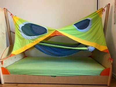 Haba Kinderbett Vollholz Cool 100x200cm, m. Hängematte, passendes Bücherregal  - Bild 1 von 4