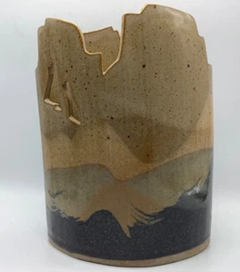 Vintage Southwest Art Pottery Vase, Irregular Mountain Top Shape, Tan/Blue, 8” - Bild 1 von 4