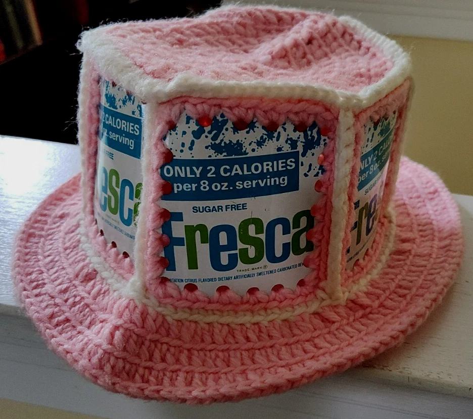 Sombrero cubo estilo lata/lata de cerveza Fresca Pop rosa ganchillo vintage años 70 Foto 1 de 4