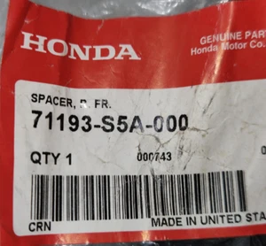 NEW OEM Honda Front Bumper Cover Spacer Right 71193-S5A-000 Honda Civic 01-03 - Picture 1 of 1