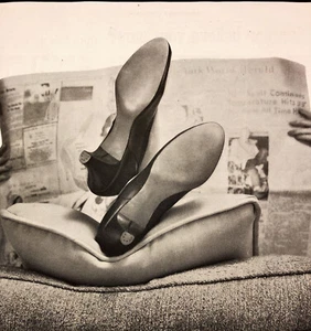 1955 Carrier Air Conditioning Vintage Print Ad Reading Newspaper Shoes - Picture 1 of 2