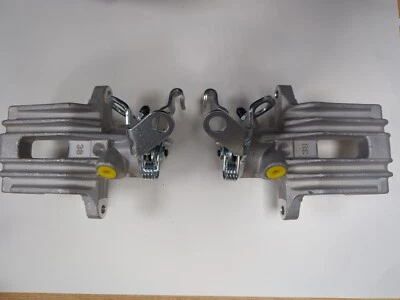 Pair Rear Brake Caliper For Audi A3 8P1 8PA 8P7 Seat Altea 5P1 VW Golf MK 5 MK6 - Image 1 of 4
