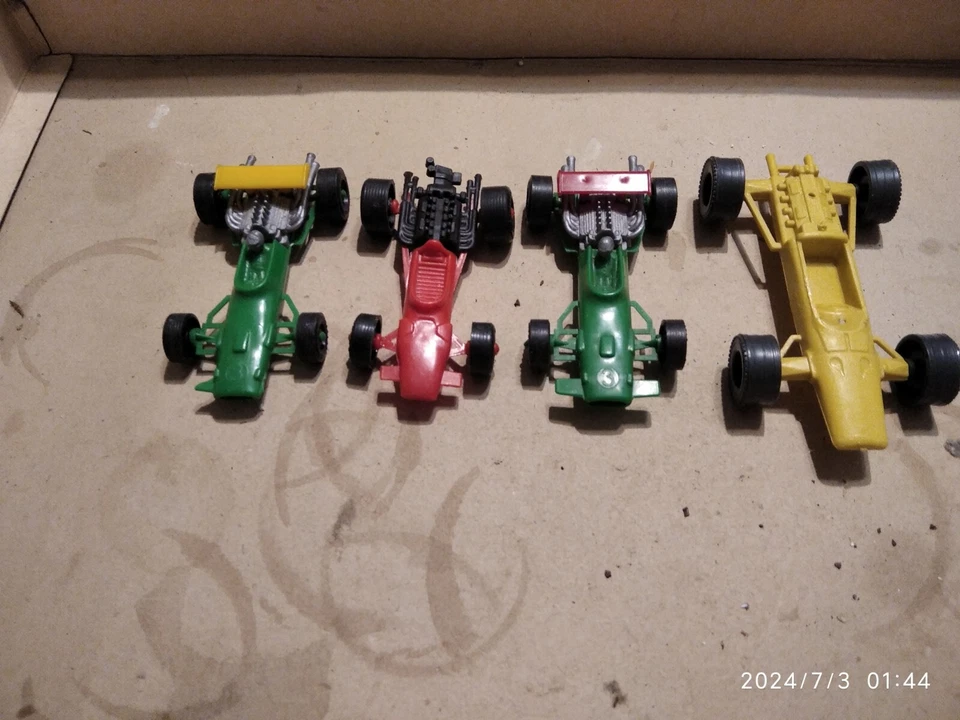 LOTTO FORMULA 1 ANNI'70- PLASTICA- 1/43-1/32 - Immagine 1 di 4