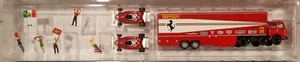 BREKINA 58575 FIAT 691 T Truck Team Ferrari +6  Figure + 2 macchine F1 scala H0 - Foto 1 di 1