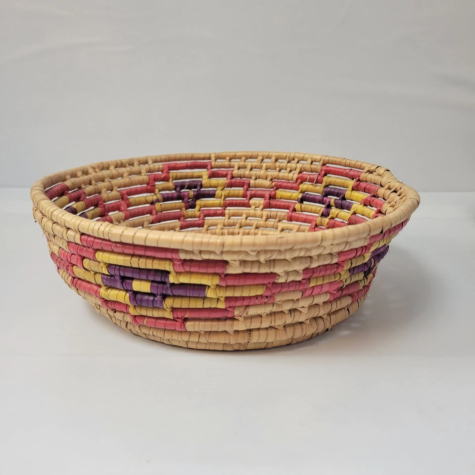 Cesta redonda tejida de hierba dulce colorida rosa amarillo púrpura acento decoración del hogar Foto 1 de 4