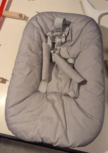 Strokke Tripp Trapp Newborn Aufsatz in Grau, guter Zustand - Bild 1 von 4