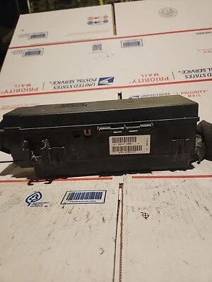 Jeep Liberty 2005-2007 caja de fusibles caja de fusibles módulo de relé 56047198ad fabricante de equipos originales Foto 1 de 4