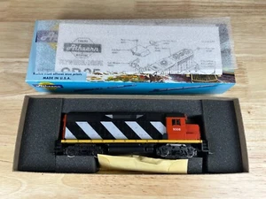 Athearn HO #4211 GP35 Pwr Canadian National Zebra Powered Diesel Engine - Picture 1 of 5