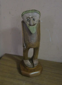 Estatuilla étnica vintage tallada en madera masculina japonesa? ¿Europeo? Estatua de hombre 11" - Imagen 1 de 6
