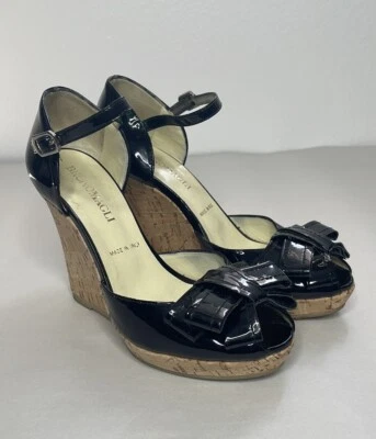 Sandalias Bruno Magli negras charol corcho cuña punta abierta talla 36,5 EE. UU. 6,5 Foto 1 de 4