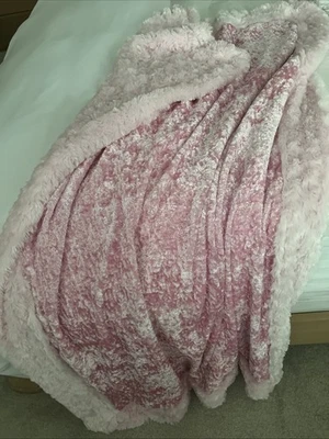 Soft Pink Chinelle And Fluffy Faux Fur Turn Back Throw . For baby ,Girls , Teens - Image 1 of 4