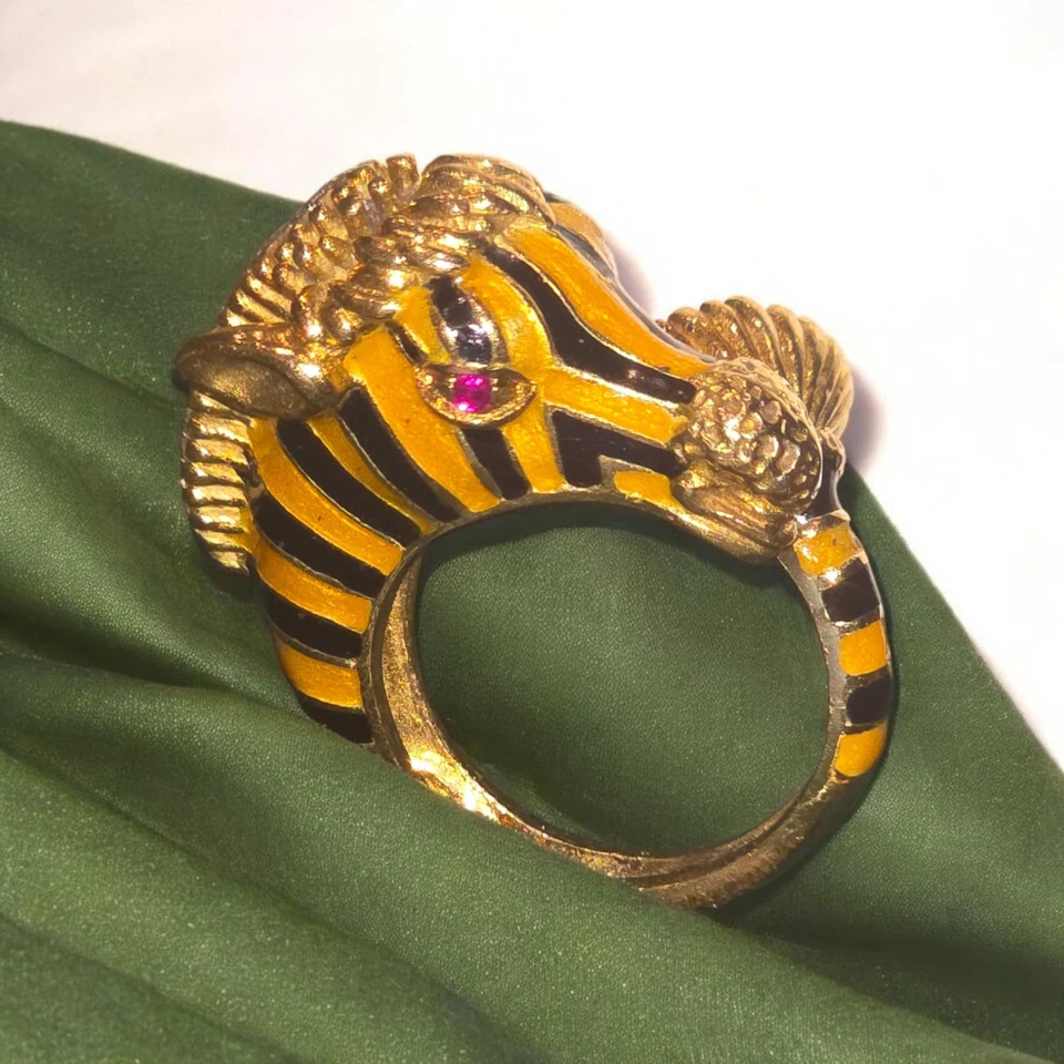 Stunning 18k Enamel Detailed Yellow Black Zebra Made In Italy Ring Size 5 - Image 1 of 4