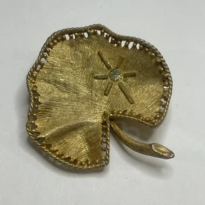 Brosche Anstecknadel brüniert goldfarben Lilie Pad Blatt mit Strass geglaubt Vintage - Bild 1 von 8