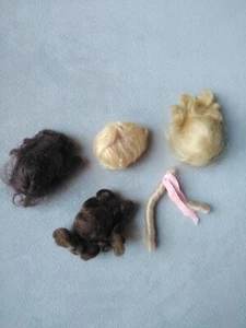 JOUET, 5 Perruques Pour Poupée Mannequin ,BARBIE Etc... - Foto 1 di 8