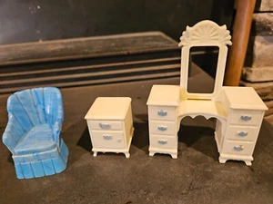 Ideal PLEATED “SLIPPER" CHAIR + nightstand + vanity 4-Marx Dollhouse Plastc 1:16 - Photo 1/7
