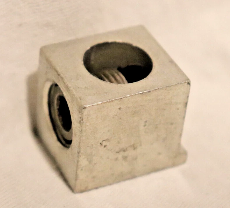 CA-4/0 CMC Mechanical Lug Electrical Connnection Terminal 4/0-14 Connector Bus - Image 1 of 4