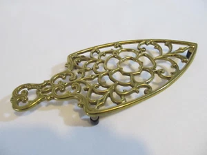 Vintage Original VIRGINIA METALCRAFTERS Brass Trivet Rosette 9-5 - Picture 1 of 5