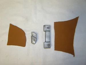 Mercedes W113 Gleitstücke Scheibenführung für Seitenscheibe - Bild 1 von 10