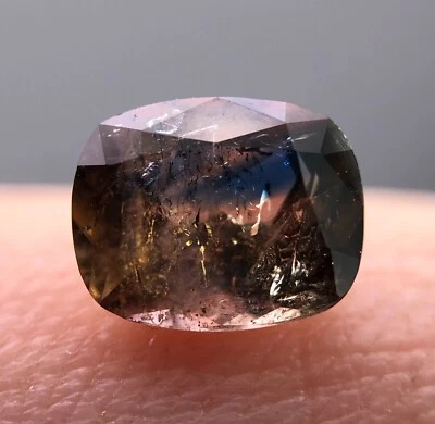 1 CT Axinite with blue lush cut gemstone from Pakistan - Image 1 of 4