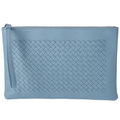 Bolso Clutch BOTTEGA VENETA Intrecciato Cuero Azul Claro Foto 1 de 4