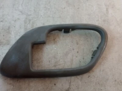 Chevrolet C1500 C2500 1995-2002 paso derecho manija cubierta embellecedor bisel OEM Foto 1 de 4